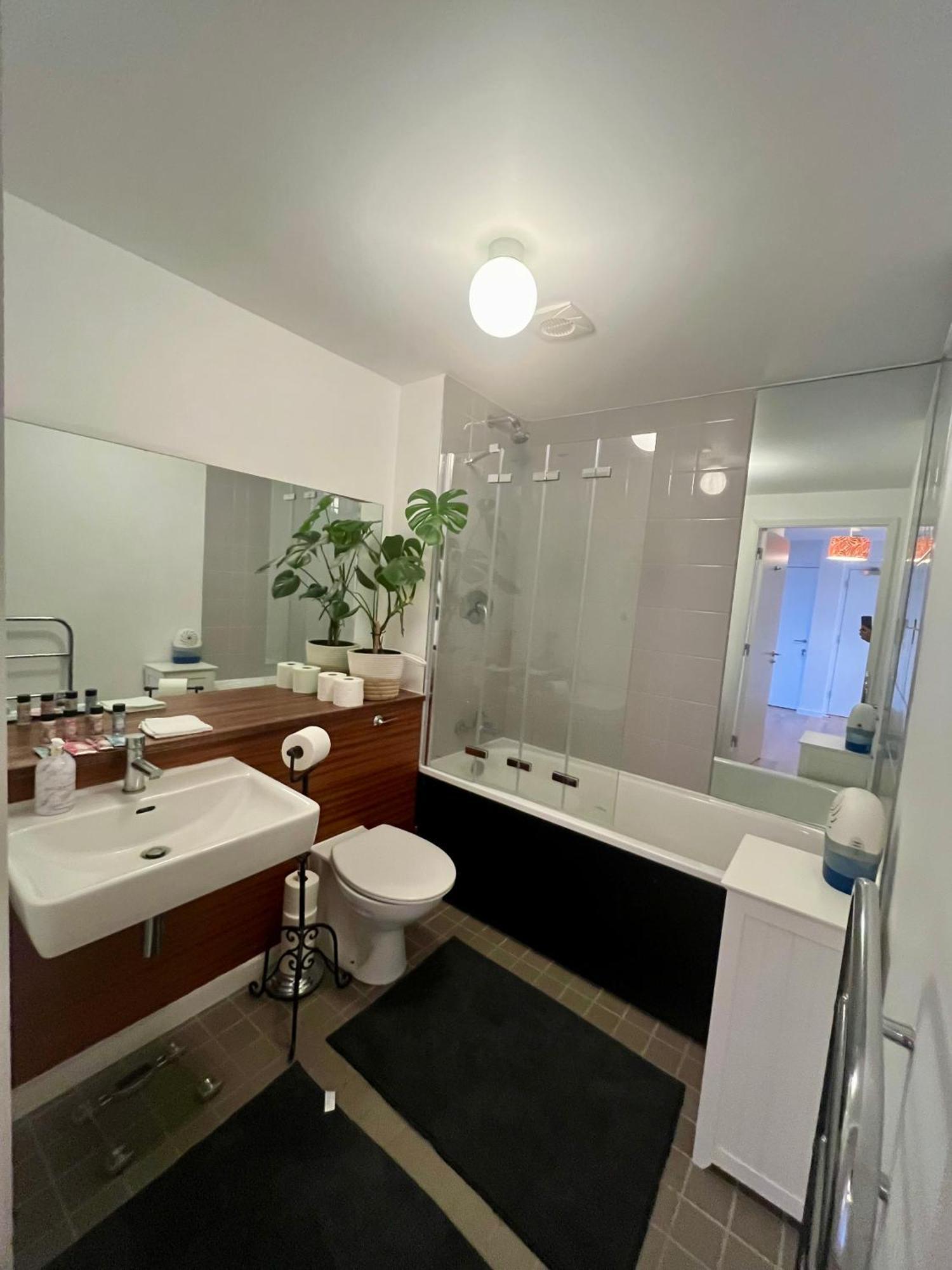 The Room King Size Bed And Private Bathroom Dublin Exterior foto